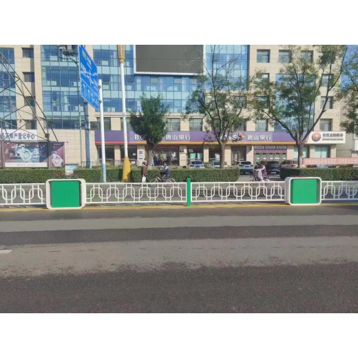 涪陵市政道路隔离花箱护栏厂家定制花箱护栏