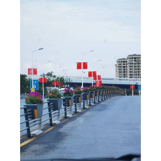 汉中市政道路隔离花箱护栏多少钱一米花箱护栏