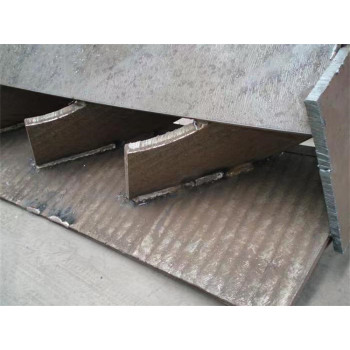 昌都堆焊耐磨钢板-12+9堆焊耐磨钢板厂家直发