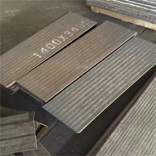 阿勒泰焊丝堆焊耐磨板-14+12堆焊耐磨钢板现货充足