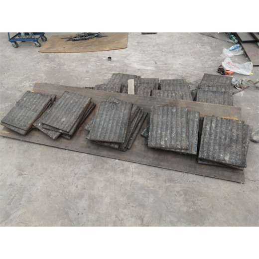 商丘碳化铬堆焊耐磨钢板-14+5堆焊耐磨钢板厚度可定制