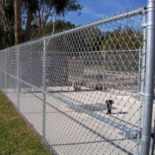 包塑镀锌勾花网PVC勾花护栏网菱形孔防护栅栏蓝足球场围栏网