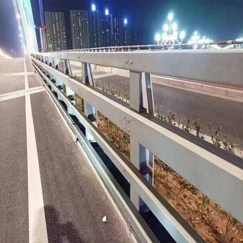 304河道橋梁護欄質(zhì)高