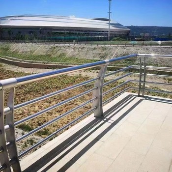 河道隔離防護(hù)欄型號支持定做批發(fā)