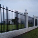 學(xué)校圍墻隔離欄桿自建房鋅鋼防爬防盜鐵藝護(hù)欄焊接三橫桿柵欄