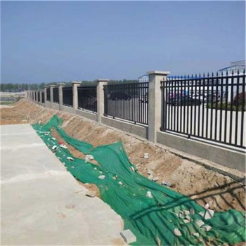 小区用锌钢防护栏财润丝网供应黑色铁围栏按需定制