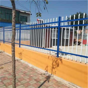 围墙墙头用喷漆锌钢围栏财润丝网供应防坠隔离栏使用年限长