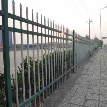 防攀爬加强型围栏财润丝网供应质量好点的铁围栏可根据要求定做