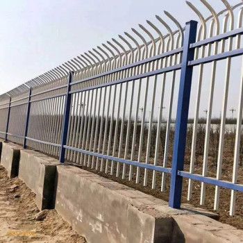 学校围墙用护栏财润丝网供应蓝白色住宅围栏异型可定