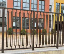 学校围墙用法兰盘锌钢护栏财润丝网供应阳台隔离栏多种颜色可选图片