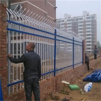 围墙黑色铁管护栏财润丝网供应喷塑铁栅栏多种颜色可选
