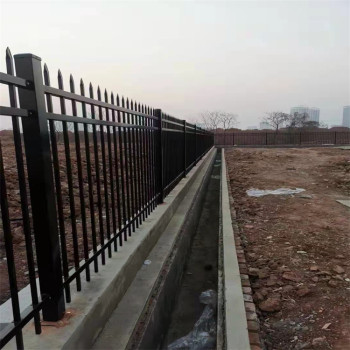 宅基地围墙用锌钢护栏财润丝网供应阳台飘窗围栏定制定做