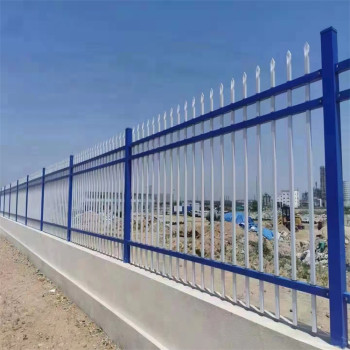 护院铁管围栏财润丝网供应蓝白色铁管护栏多种颜色可选