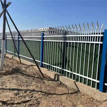 小区用1.8米高锌钢护栏财润丝网供应法兰盘铁管围栏按需定制
