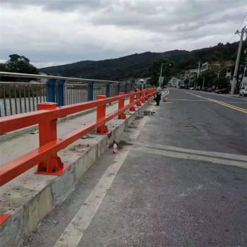 湖北襄樊隔离桥梁护栏防撞优选原材料一根也是批发价
