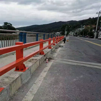 迪慶不銹鋼防撞護(hù)欄加工定制