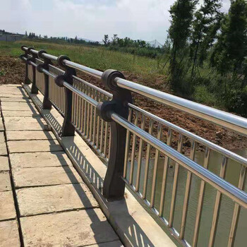 迪慶不銹鋼防撞護(hù)欄加工定制