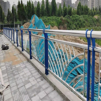 哈尔滨桥梁防护景观护栏现场测量