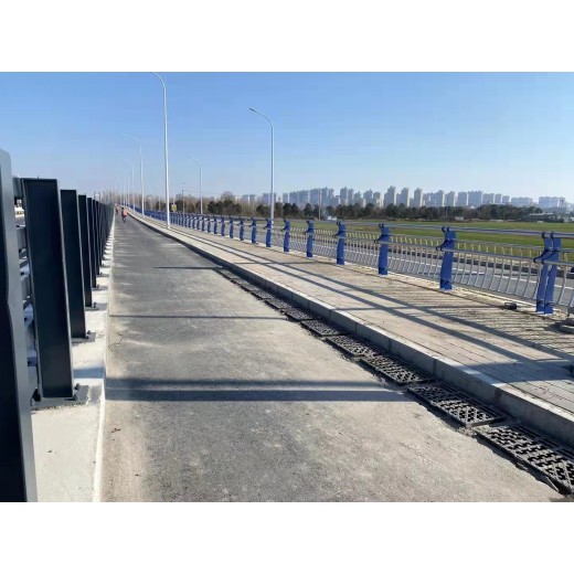 安徽池州防撞不锈钢复合管护栏碳素钢复合管护栏