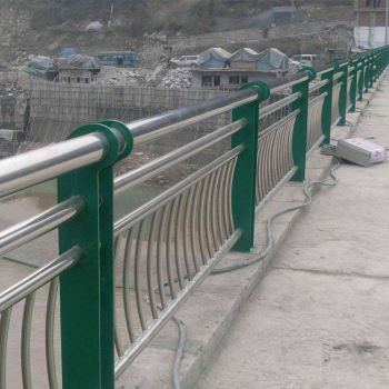 西藏山南桥梁钢护栏口碑相颂
