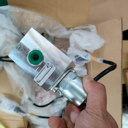 小松WA200-6WA150L-5裝載機(jī)電磁閥417-18-31111原裝現(xiàn)貨