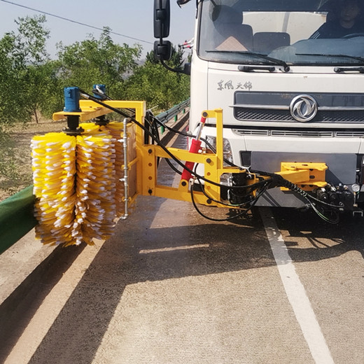 隔离栏清洗车城市道路护栏清洗机