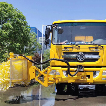 護(hù)欄清洗車生產(chǎn)國道護(hù)欄清洗機(jī)廠家直發(fā)
