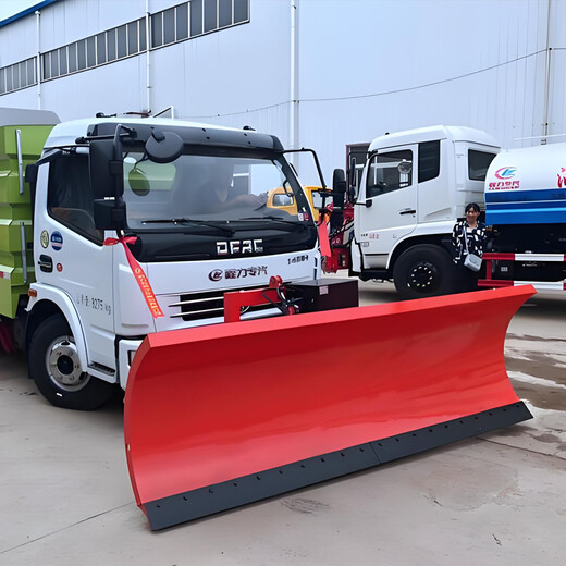 嶺東區(qū)鏟車清雪設(shè)備大型掃雪車多少錢一臺