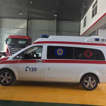新疆喀什市救护车转运服务公司-租借救护车多少钱-收费合理