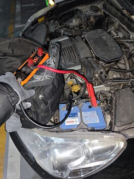 哈爾濱電瓶連車更換電瓶24小時救援電話送油搭電換胎補胎拖車脫困