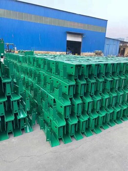 老廠家自產(chǎn)自銷各種公路護(hù)欄配件