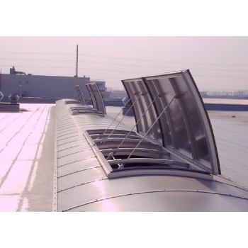 重庆高新区圆拱型排烟天窗三角型电动采光排烟天