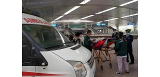玉林私人救护车出租--长途患者转院回家--随车医护图片2