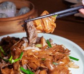 传统粥品与现代餐饮理念相结合，如轩海鲜砂锅粥吸引更多食客关注