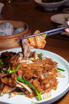 如軒海鮮砂鍋粥發(fā)展察旨便是弘揚(yáng)健康飲食文化，打造粥店連鎖品牌