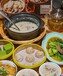 如軒海鮮砂鍋粥多采用“堂食+外賣”的經營模式，覆蓋廣泛的特征