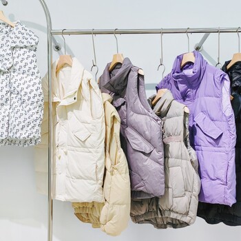 武漢盛依服飾出品冬季羽絨馬甲撤柜出貨