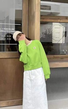 武漢盛依服飾碧沁伊人品牌秋季衛(wèi)衣折扣女裝上新出貨