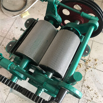 酒坊用高梁花生破碎機(jī)豆扁成型機(jī)小型花生破碎機(jī)