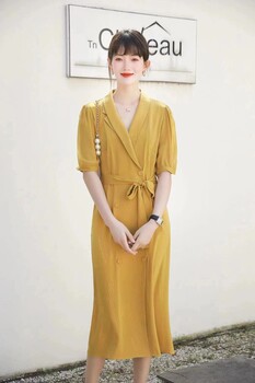 武漢盛依服飾出品世紀藍天高奢重磅天絲系列品牌女裝折扣批發(fā)