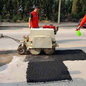 道路修补材料AC-10沥青冷补料生产厂家