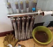 西安地暖清洗电话地暖吹水-暖气漏水维修-更换分水器