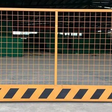 基坑護(hù)欄隔離安全防護(hù)工程工地臨建筑道路防護(hù)欄桿警示隔離柵工程圖片