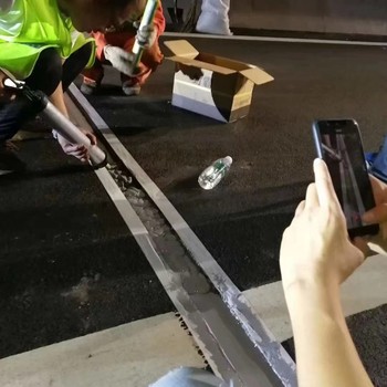 自貢聚氨酯嵌縫膏聚氨酯地坪填縫膠作用