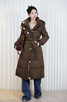 武漢盛依服飾精選索侖莎冬季鵝絨服系列一手女裝批發(fā)貨源