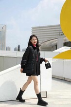 武漢盛依服飾精選婭格漢派羽絨服一手女裝批發(fā)貨源圖片