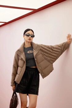 武漢盛依服飾精選哥芙妮冬季羽絨服一手女裝批發(fā)貨源