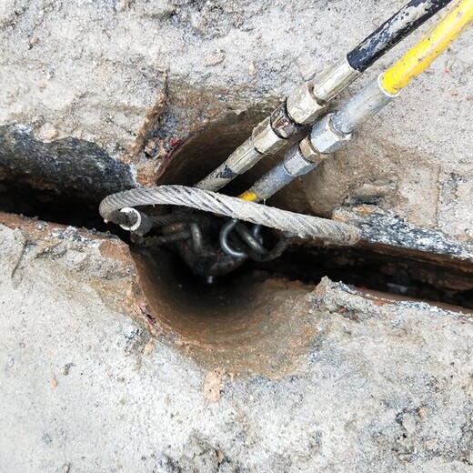 堅(jiān)硬石頭分裂機(jī)載式大劈裂機(jī)靜爆巖石大型液壓撐石機(jī)
