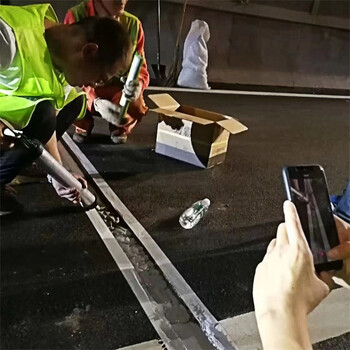 重慶大渡口混凝土切割縫填縫膠出廠價(jià)地坪地面密封膠顏色：黑色、灰色