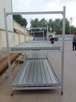 多層育苗床空間利用助理植物生長(zhǎng)